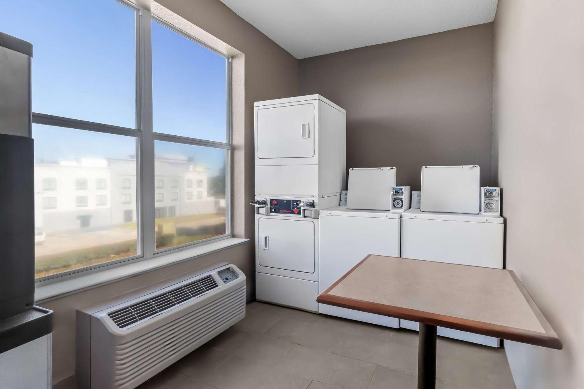 Sonesta Essential Iah Airport Jfk Boulevard - Newly Renovated Houston Eksteriør bilde