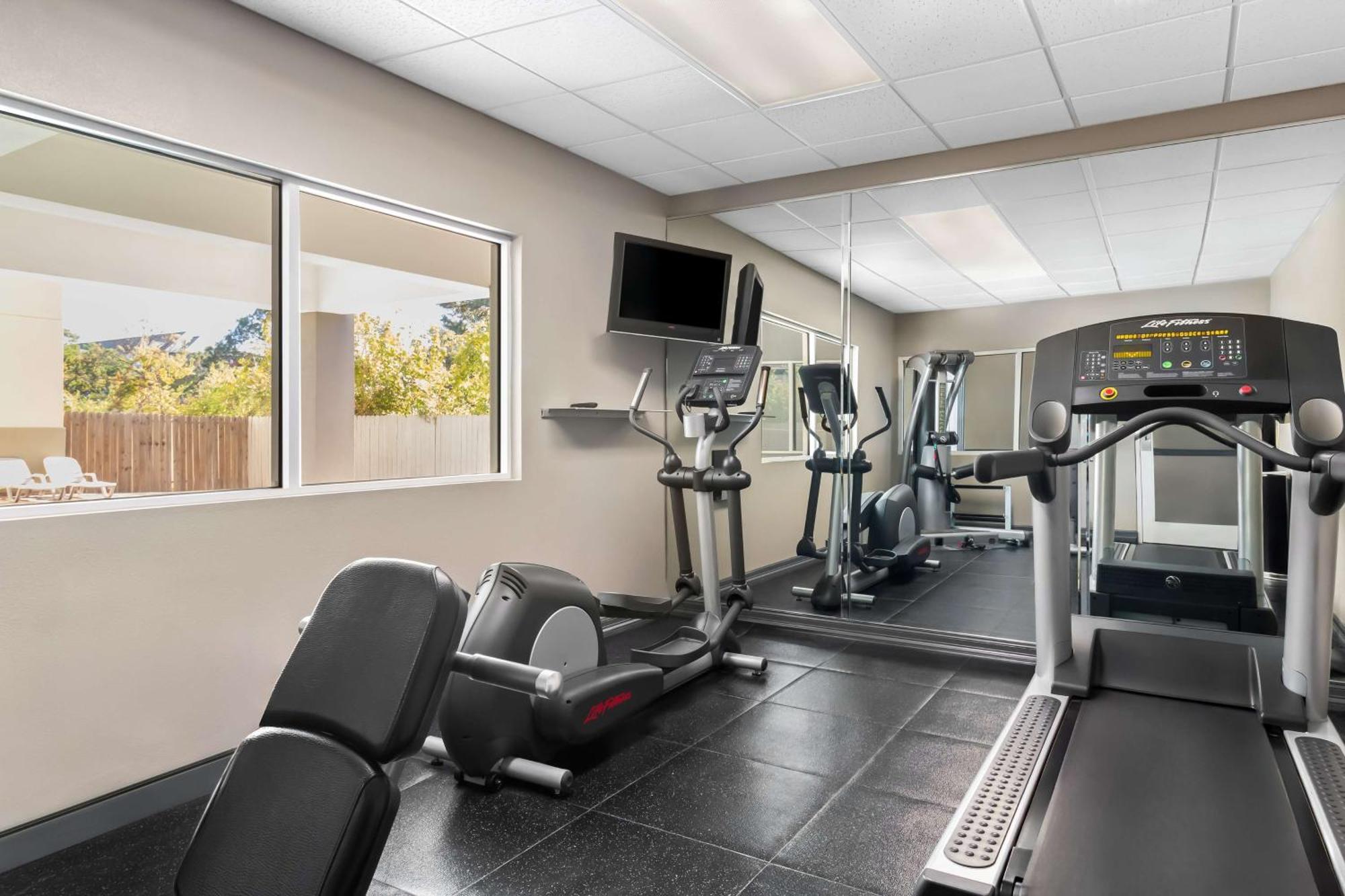 Sonesta Essential Iah Airport Jfk Boulevard - Newly Renovated Houston Eksteriør bilde
